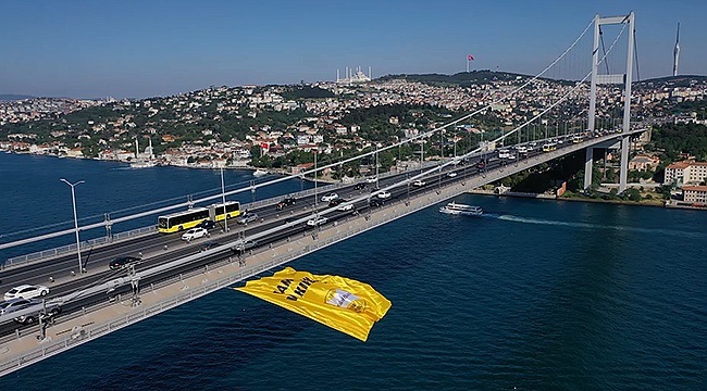 VakıfBank’ın bayrağı İstanbul Boğazı’nda 