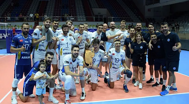 TSYD İzmir Voleybol Turnuvası'nda şampiyon Arkas Spor 
