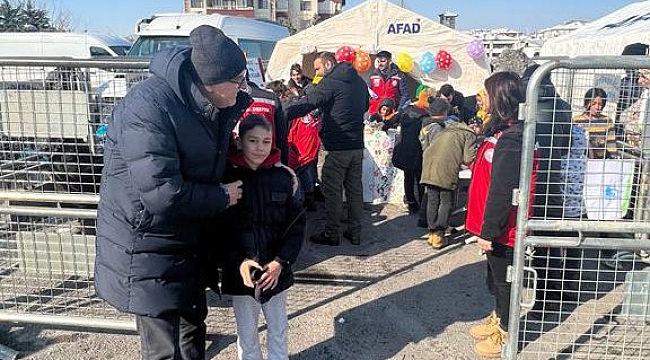 Başkan Üstündağ deprem bölgesinde çalışmalarını sürdürüyor