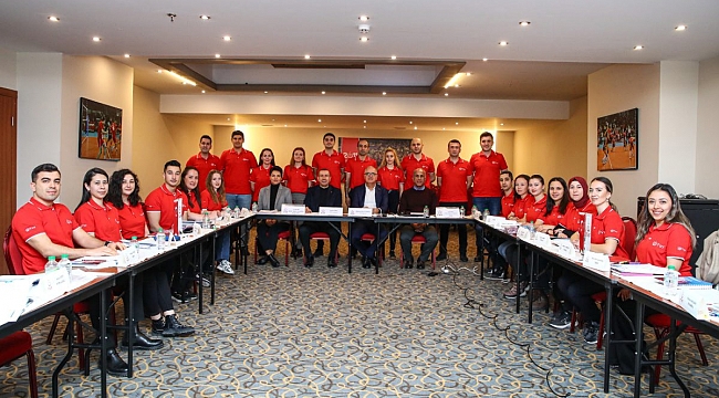 Başkanı Üstündağ, Ulusal Voleybol Aday Hakem Kursu’nu Ziyaret Etti