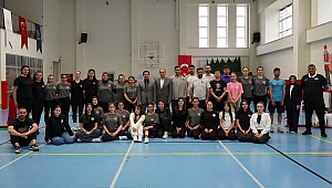Bolu'da Engelliler Haftası'nda Oturarak Voleybol Özel Maçı Yapıldı