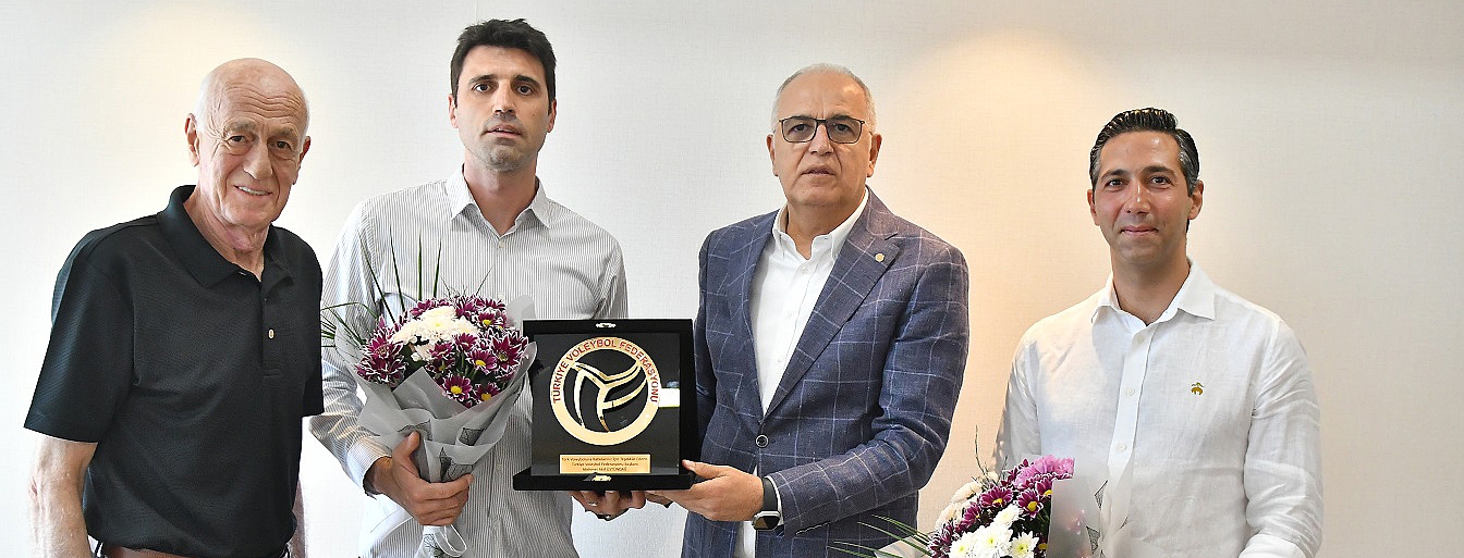 TVF Başkanı Üstündağ'dan Umut Çakır ve Mert Karatop'a Çiçek ve Plaket