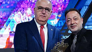 TVF Başkanı Üstündağ, Turkuvaz Medya Spor Zirvesinde “Türk Voleyboluna Üstün Hizmet Ödülü”ne Layık Görüldü