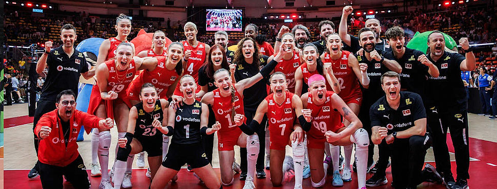 Türk Tıp Öğrencileri Birliği Ödülleri'nde Filenin Sultanları'na Ödül