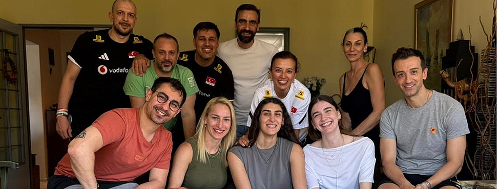 Ameliyat olan Karmen Aksoy'a moral ziyareti