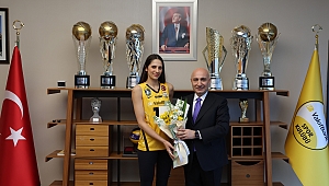 VakıfBank’ta altyapıdan yetişen Derya Cebecioğlu ile yollar ayrıldı