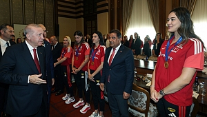 Cumhurbaşkanımız Erdoğan, Türk Voleybolunun Başarılı Temsilcilerini Kabul Etti