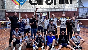 Kosova derbisinde gülen taraf İbrahim Emet ve öğrencileri