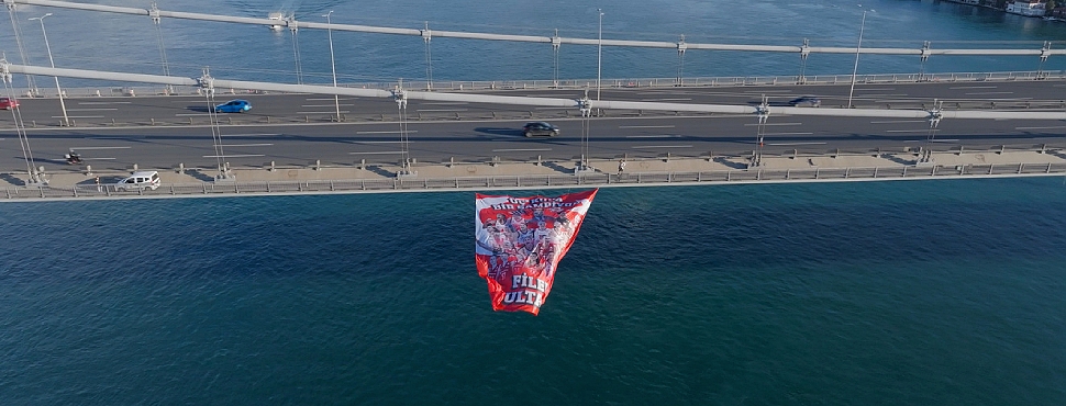 Türk Voleybolunun Şampiyonlukları İstanbul’un Köprülerinde Dalgalanıyor